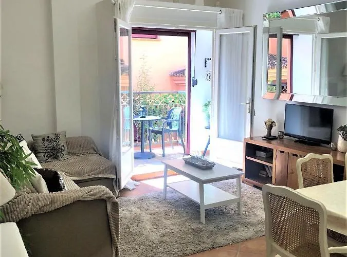 Off Line Deluxe 2 Bedroom Golf Puerto Banus Marbella 12 Minutes Away By G00giemaps Lägenhet *