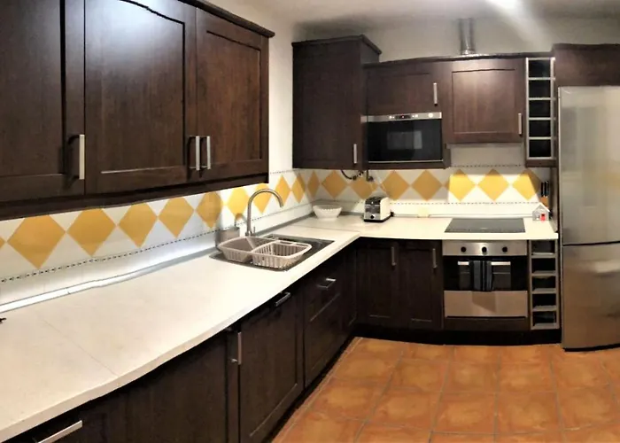 Off Line Deluxe 2 Bedroom Golf Puerto Banus Marbella 12 Minutes Away By G00giemaps Lägenhet Estepona