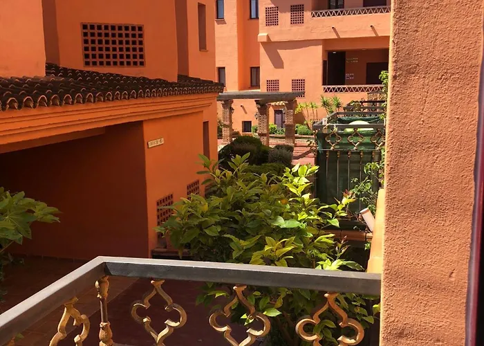 Off Line Deluxe 2 Bedroom Golf Puerto Banus Marbella 12 Minutes Away By G00giemaps Lägenhet *